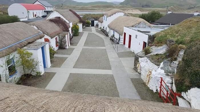 Father Ted Retro Caravan! Drumaville エクステリア 写真